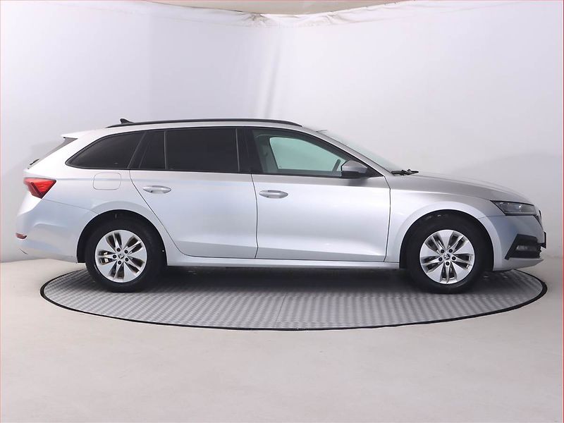Škoda Octavia (2021) Ambition 2.0 TDI, Navi - fotka 6 z 24