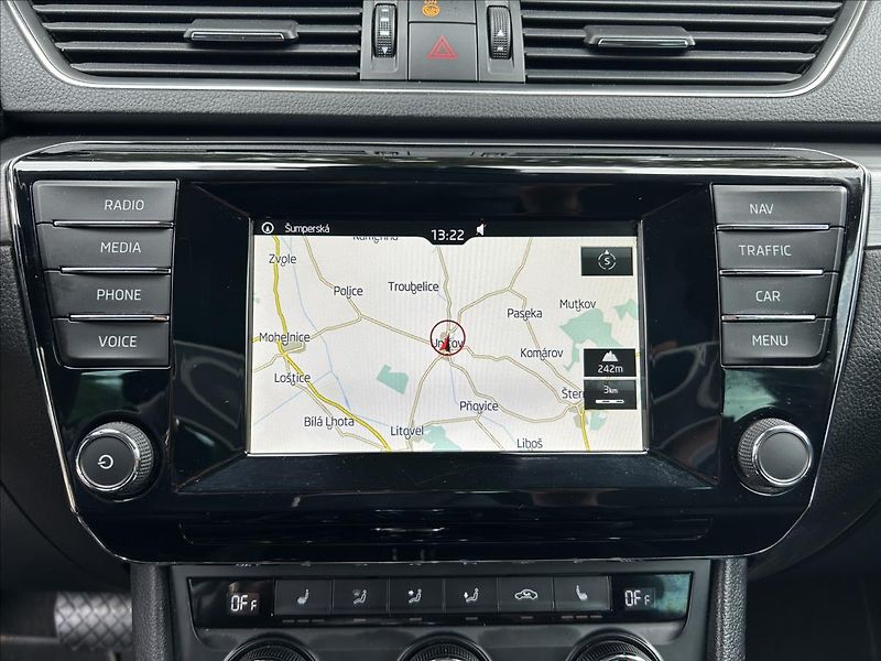 Škoda Superb 2,0 TDi DSG  BIXEN NAVI 1xMaji - fotka 18 z 50