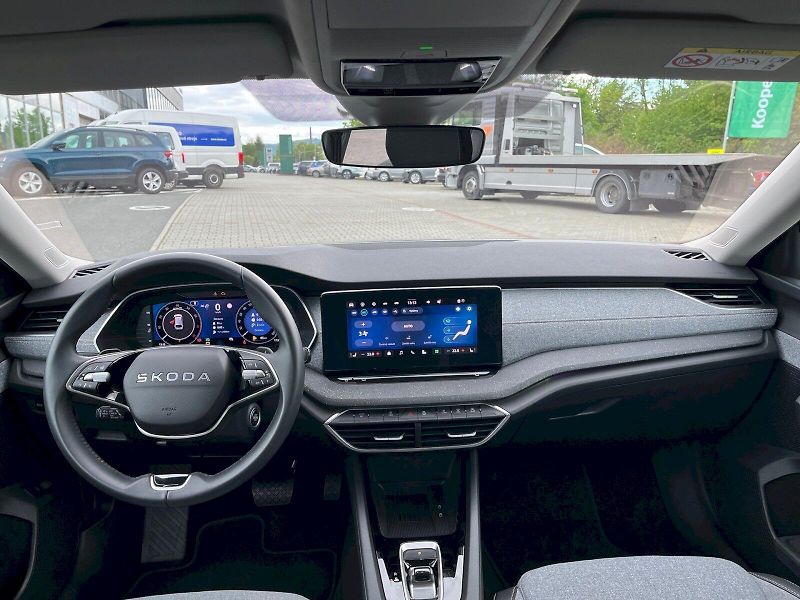 Škoda Octavia (2025) TOP SELECTION 1,5 TSI M-HEV 11 - fotka 5 z 28