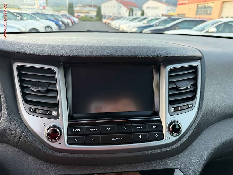 Hyundai Tucson (2016) 1.7 CRDi, ČR, AC, TZ, xenon - fotka 13 z 17