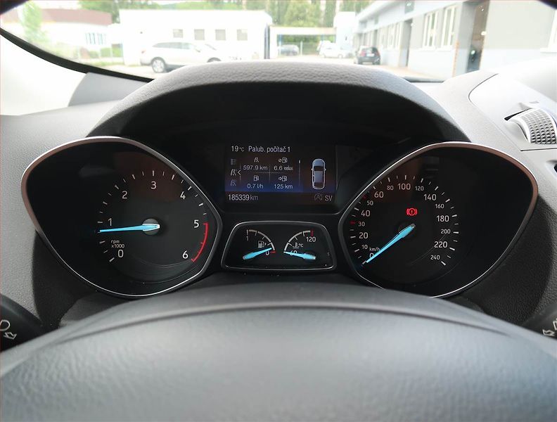 Ford Kuga (2018) 1.5 TDCi, Serv.kniha, Navi - fotka 11 z 19