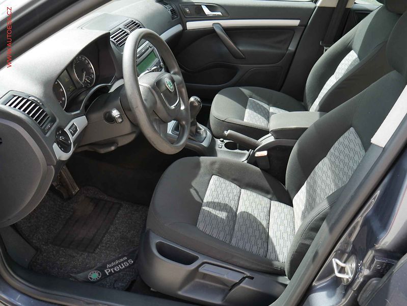 Škoda Octavia (2009) 1.4TSi, 1.maj, Ambiente - fotka 9 z 17