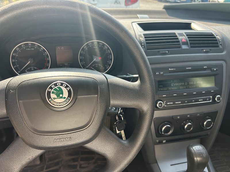 Škoda Octavia 2.0 TDI Champion Ambition Comb - fotka 14 z 30