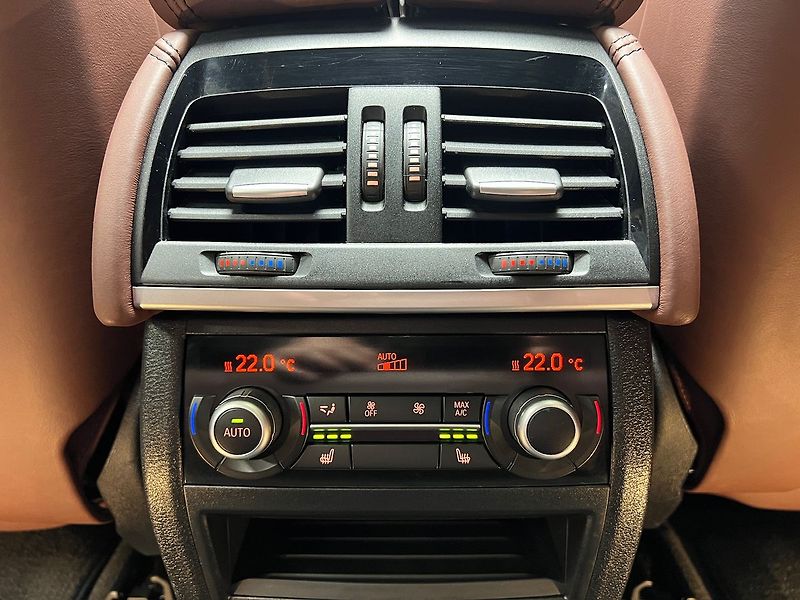 BMW X5 423KW INDIVIDUAL, PANORAMA - fotka 31 z 35