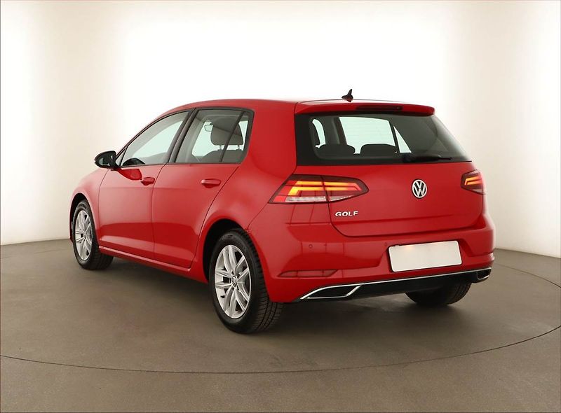 Volkswagen Golf (2019) 1.5 TSI, Automat, Tempomat - fotka 4 z 14