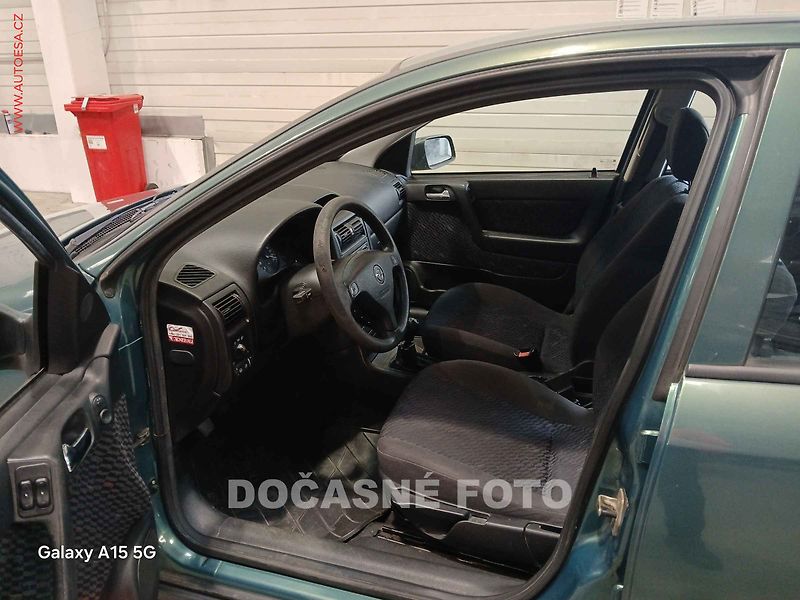 Opel Astra (2001) 1.6 i - fotka 3 z 3