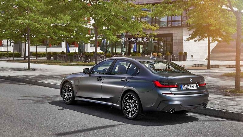 BMW 330e