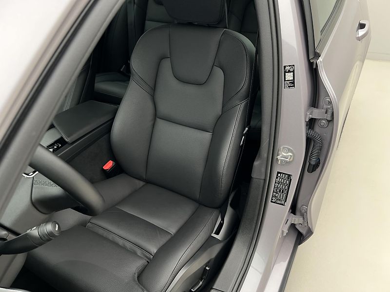 Volvo V60 B4 DARK PLUS 1. maj. - fotka 18 z 41
