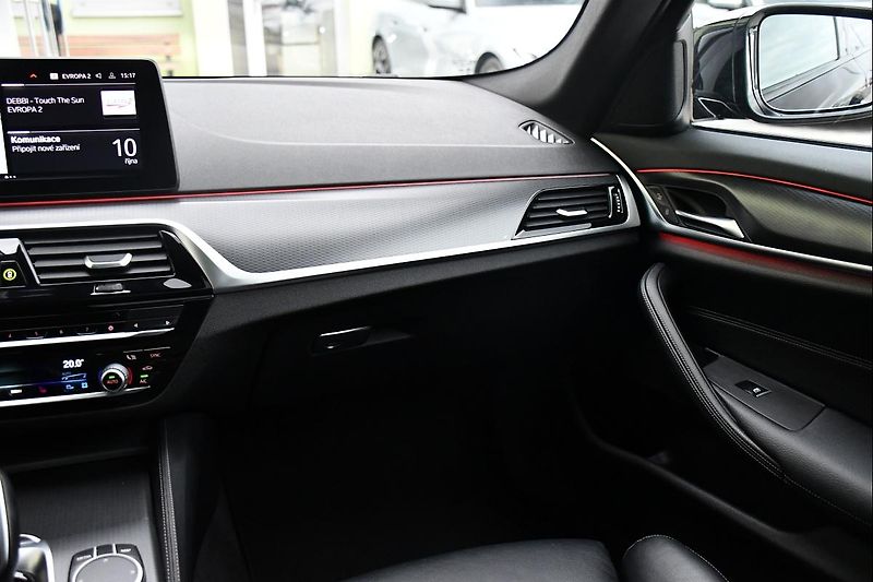 BMW Řada 5 530d xD M-SPORT LASER  - fotka 8 z 46