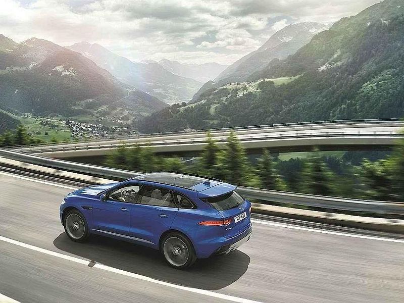 Jaguar F-Pace.