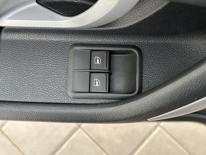 Škoda Roomster 1.6 V Comfort - fotka 12 z 25