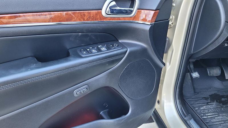 Jeep Grand Cherokee 3,0 CRDI 4x4 - fotka 17 z 21