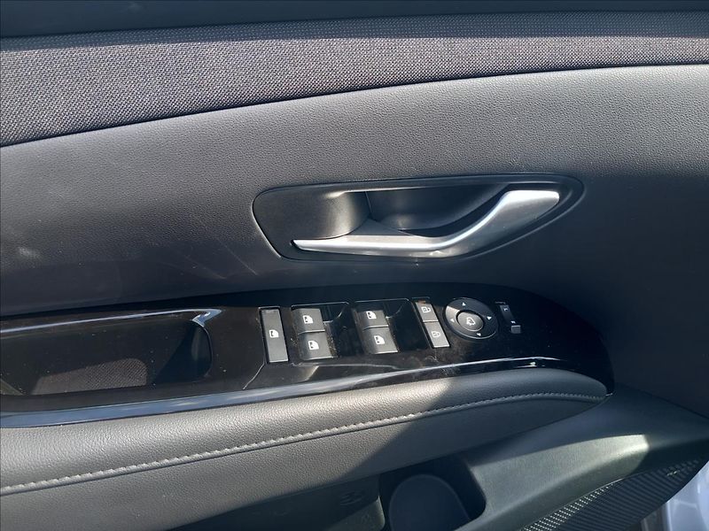 Hyundai Tucson 1,6 T-GDI MT 2WD PREMIUM - fotka 16 z 23