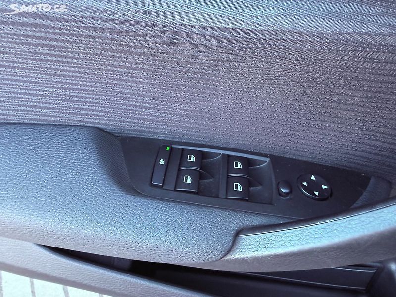 BMW X1 20D SDRIVE 135kW - fotka 22 z 26
