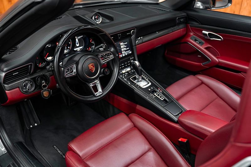 Porsche 911 Turbo - fotka 8 z 21