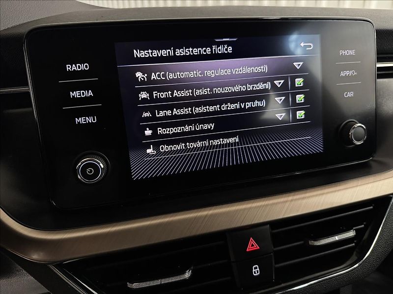 Škoda Scala 1.0TGI STYLE ACC 2XKOLA LED - fotka 23 z 37