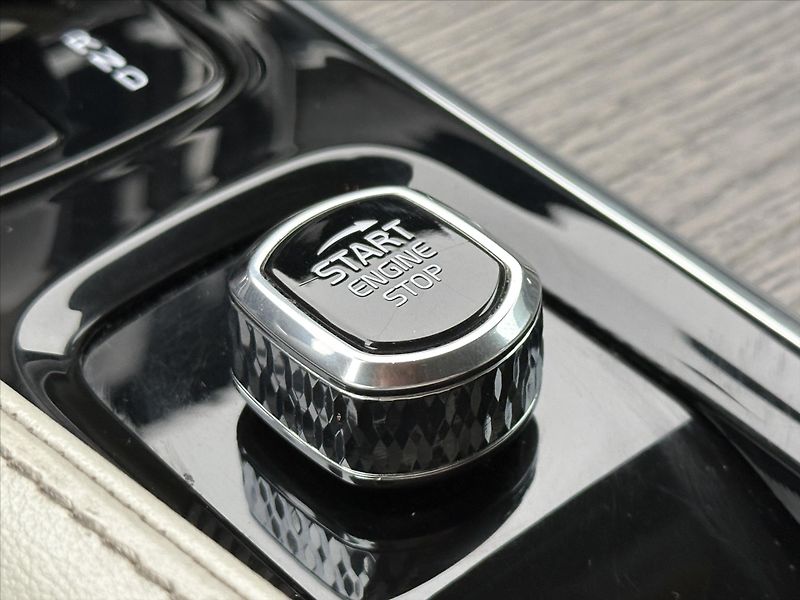 Volvo S90 2,0 B5 184kW CZ DPH - fotka 31 z 41