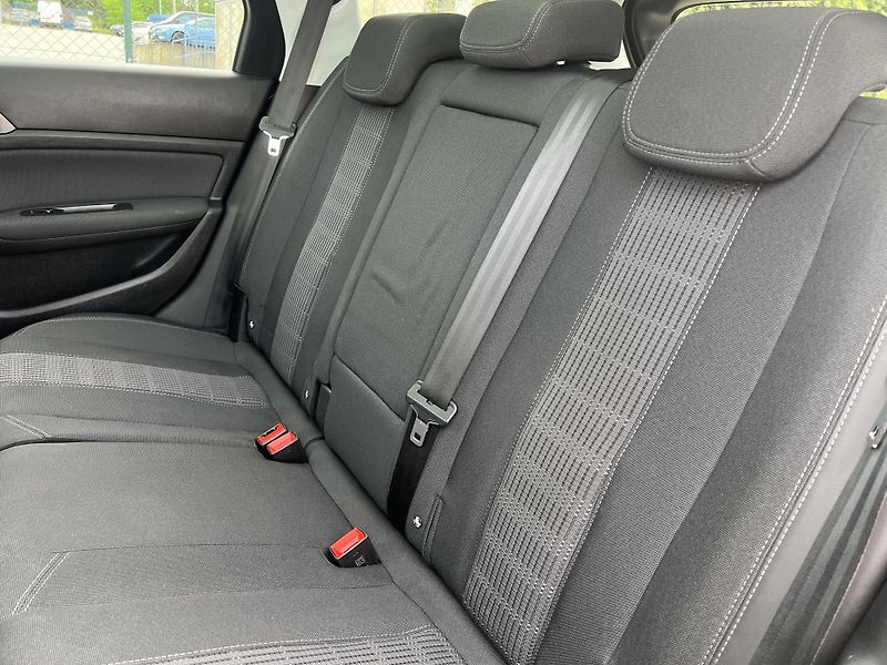 Peugeot 308 1.6HDi NAVI KLIMA TAŽNÉ ALU - fotka 28 z 45
