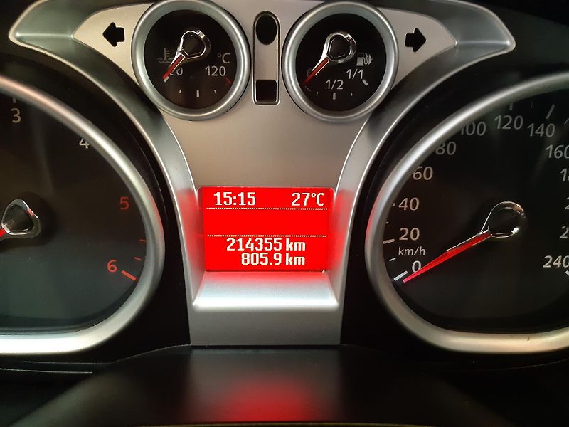 Ford Kuga 2.0 TDCI 4x4 TITANIUM - fotka 16 z 24