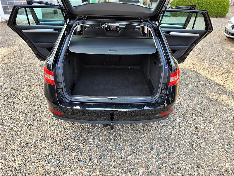 Škoda Superb 1,5 zálohováno - fotka 41 z 50