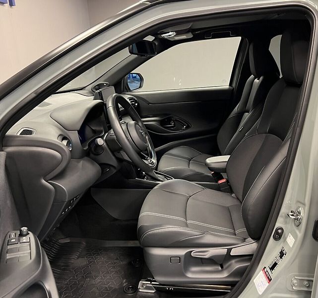 Toyota Yaris Cross 1,5 Hybrid AT AWD Premiere Edi - fotka 10 z 19
