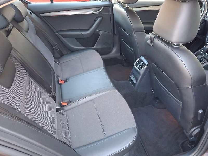 Škoda Octavia (2019) Style Plus DSG 2,0TSi 140kW - fotka 14 z 34