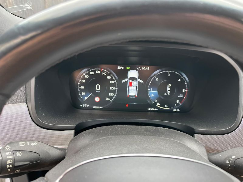 Volvo V90 2.0 D5 Cross Country AWD - fotka 15 z 18