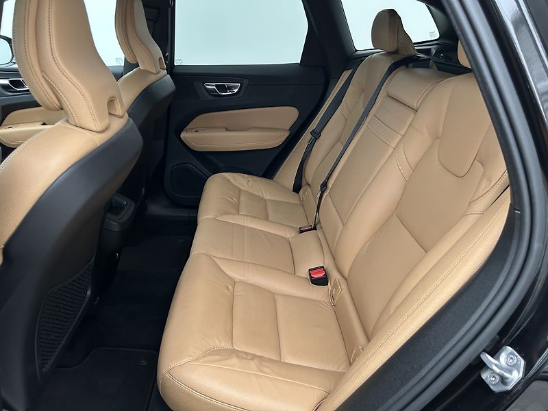 Volvo XC60 2.0 D4 4x4 INSCRIPTION - fotka 11 z 26