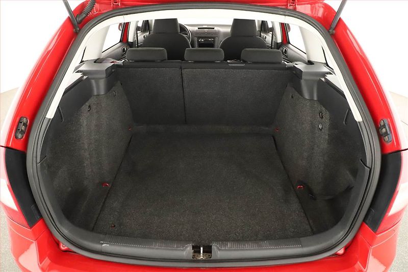 Škoda Octavia (2009) 1.6, nová STK, v provozu - fotka 11 z 11