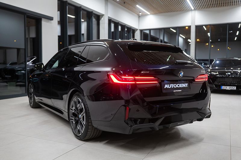 BMW Řada 5 (2025) 540xd M-SPORT NEZÁVISLÉ PANO  - fotka 11 z 54