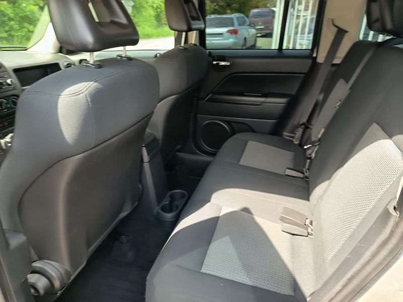 Jeep Patriot (2010) 2.0 TD 103kw - fotka 22 z 35