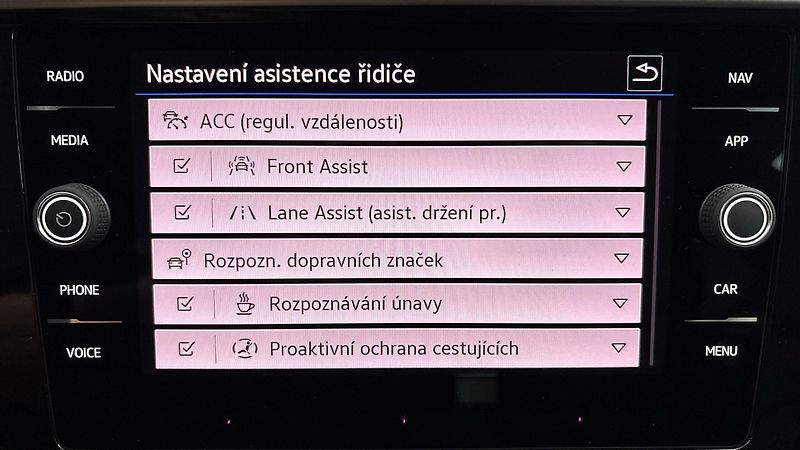 Volkswagen Arteon 2.0 TDI DSG R-Line Shooting Br - fotka 26 z 28
