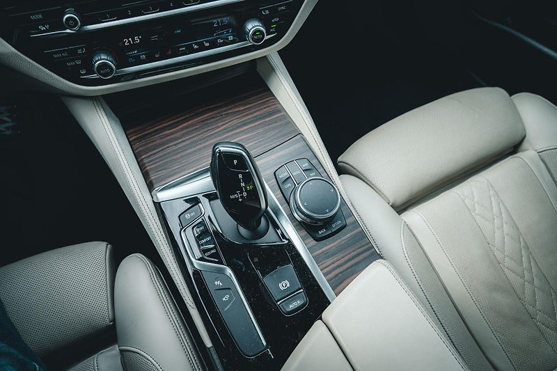 BMW Řada 5 (2017) M550i xDrive ČR  - fotka 57 z 58