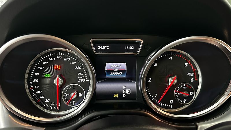 Mercedes-Benz GLE 250D / 4.MATIC / DVĚ SADY KOL - fotka 42 z 46
