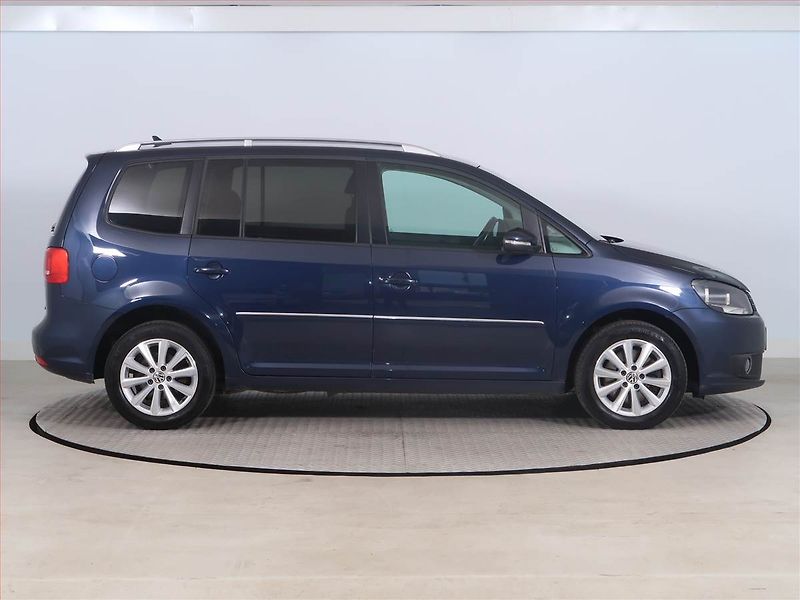 Volkswagen Touran (2011) 2.0 TDI, 7 míst, Navi - fotka 6 z 21