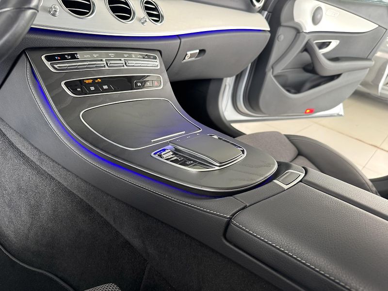 Mercedes-Benz Třídy E 300e 235kW*Webasto*REZERVACE! - fotka 24 z 41