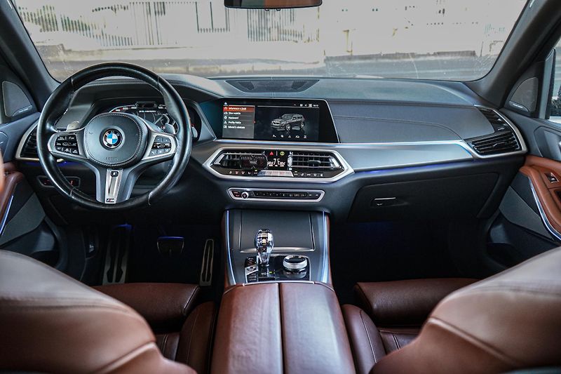 BMW X5 (2022) BMW X5 M50i - fotka 12 z 50