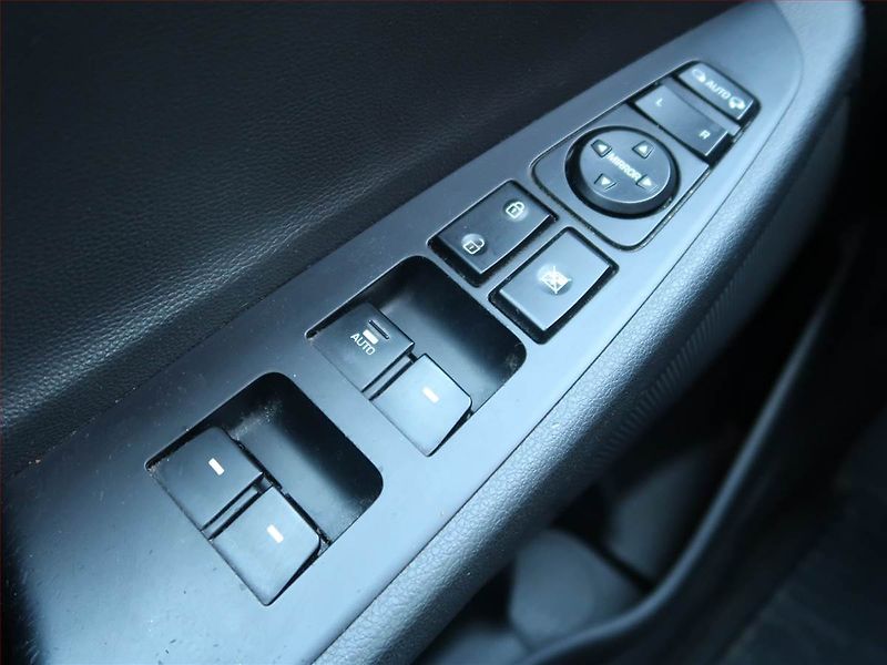 Hyundai Tucson (2015) Style 2.0 CRDi, 4X4, Navi - fotka 17 z 17