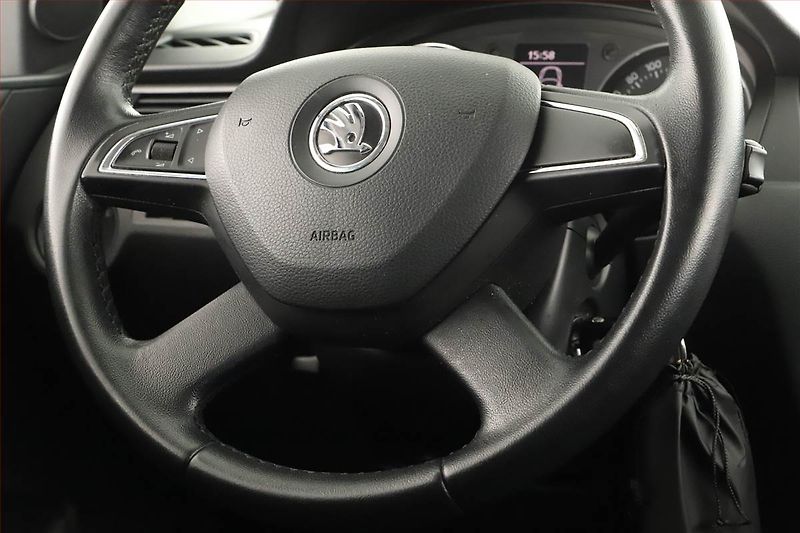 Škoda Rapid (2013) 1.2 TSI, Park. senzory - fotka 11 z 12