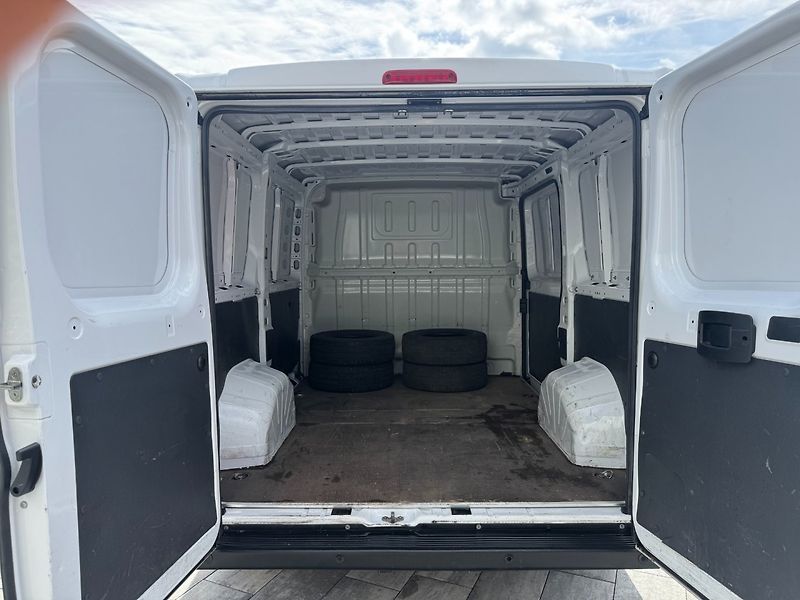 Peugeot Boxer (2021) L1H1 2.2HDi 88kW - fotka 17 z 29