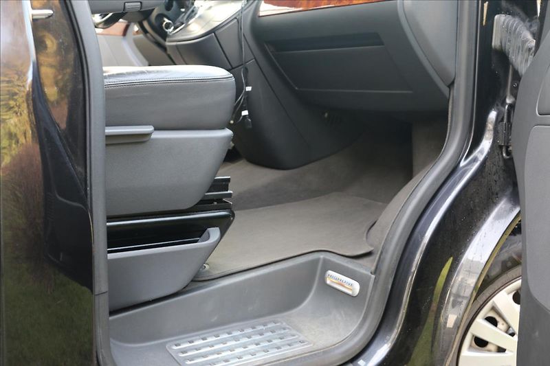 Volkswagen Multivan 2,5 TDi, Tažné , Klima - fotka 28 z 40