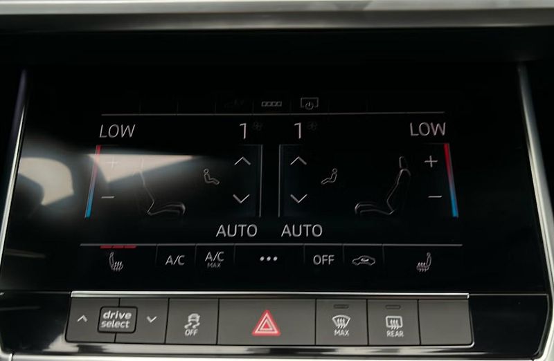 Audi A6 Avant 55 e TFSI Q S-Line Matrix Taž  - fotka 21 z 29