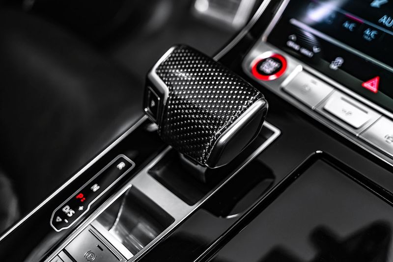 Audi SQ8 competition+, karbon, panorama - fotka 21 z 34