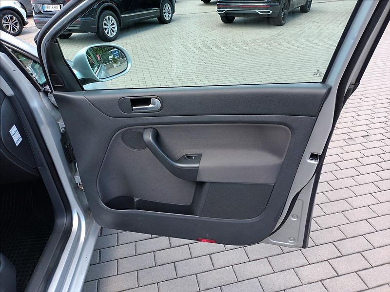 Volkswagen Golf Plus 1,4 TSI,90KW,DIGIKLKIMA,TEMPOM - fotka 23 z 33