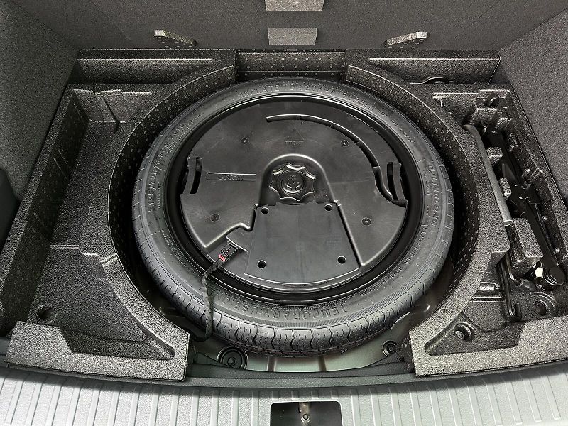Škoda Karoq 2.0TSi DSG 4x4 Sportline 190PS - fotka 49 z 51