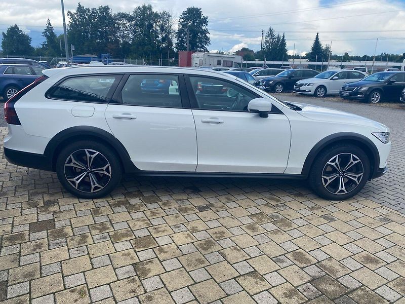 Volvo V90 (2022) 2.0 Cross Country PRO B5Hybrid - fotka 3 z 20