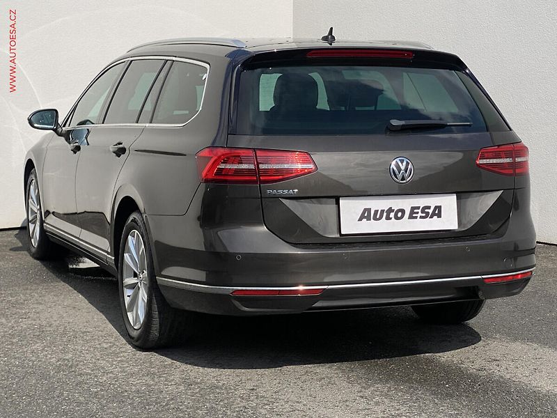 Volkswagen Passat (2018) 2.0 TDi, ČR, Highline, DSG - fotka 6 z 20