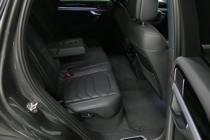 Volkswagen Touareg (2024) R-Line 3,0TDI 210kW Nez. top. - fotka 36 z 42