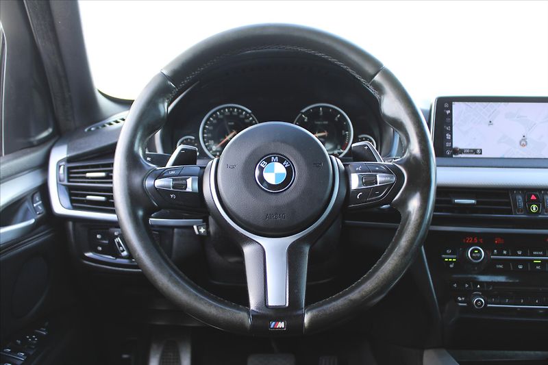 BMW X5 xDrive 30d 190kW M PAKET ČR - fotka 14 z 28