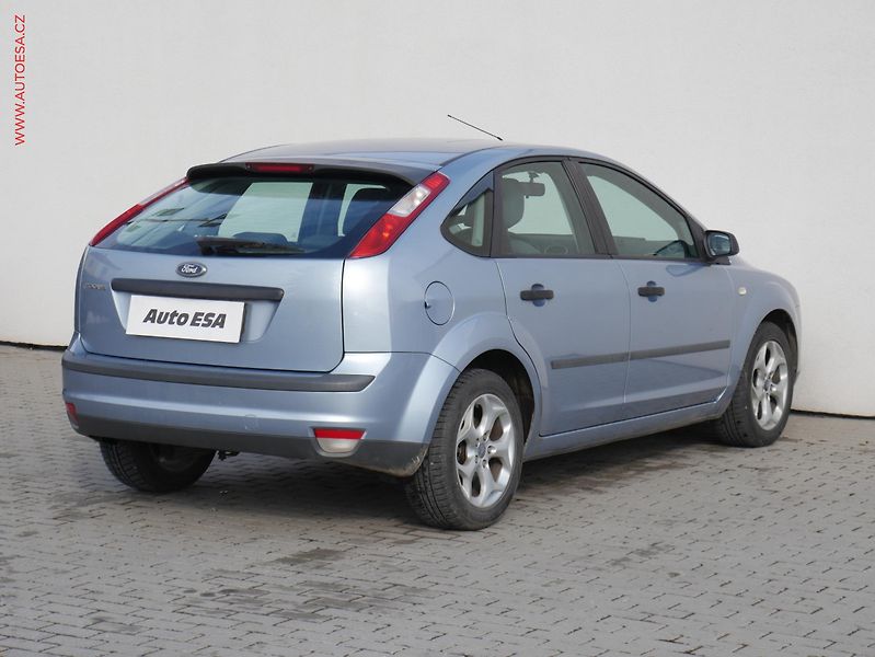 Ford Focus (2005) 1.6i, AC - fotka 4 z 15